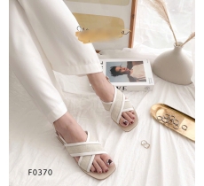 Dép quai chéo hồng